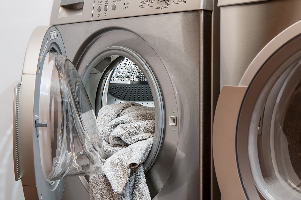 Kiedy warto skorzystać z usług pralni?