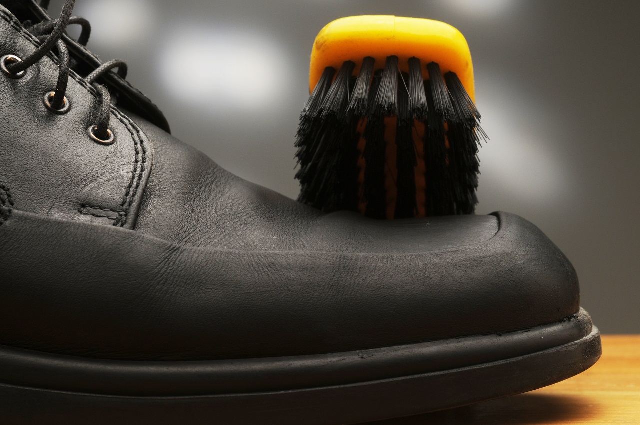Środki do czyszczenia obuwia, które warto posiadać w domu