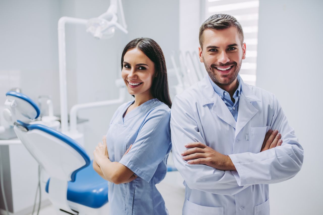 Jakie usługi znajdują się w ofertach gabinetów stomatologicznych?